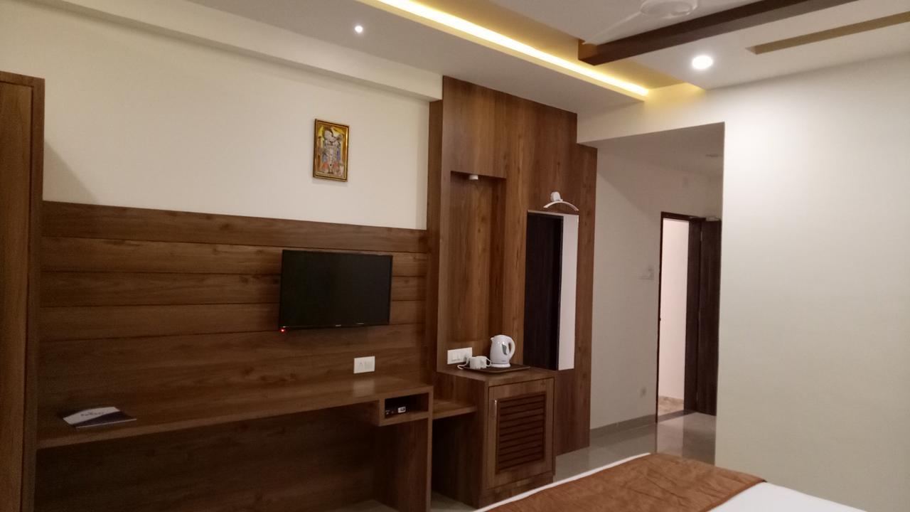 Swati Svasti 3B Hotel Dwarka  Exterior photo
