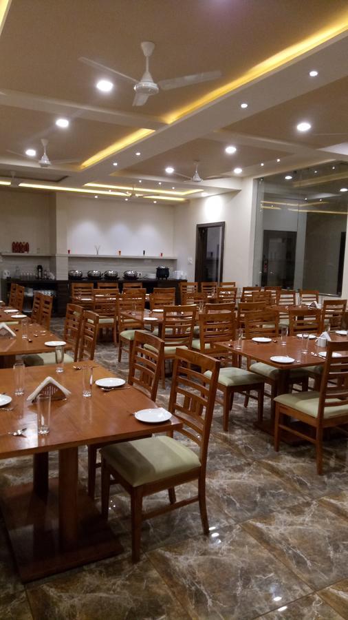 Swati Svasti 3B Hotel Dwarka  Exterior photo