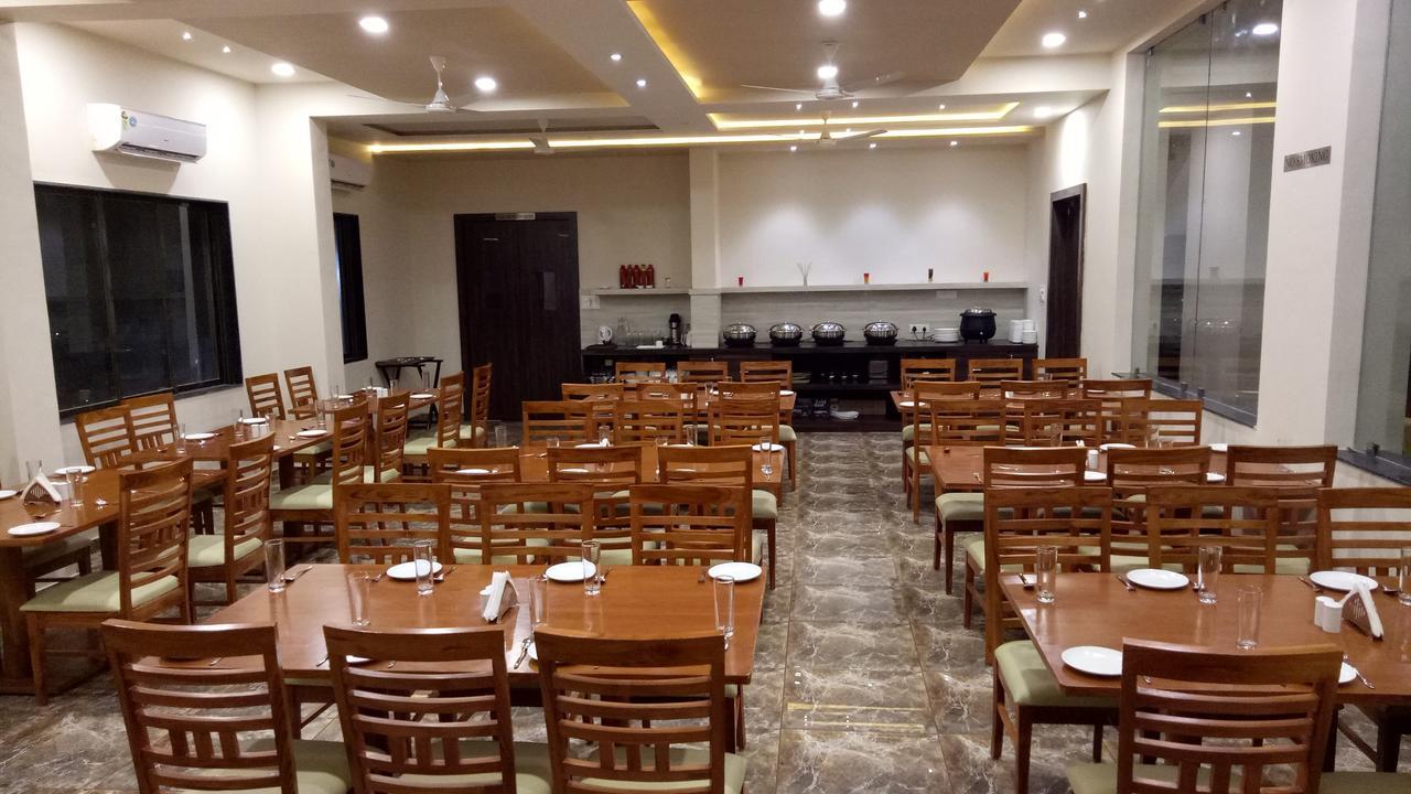 Swati Svasti 3B Hotel Dwarka  Exterior photo
