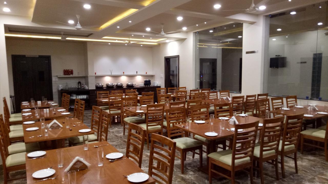 Swati Svasti 3B Hotel Dwarka  Exterior photo