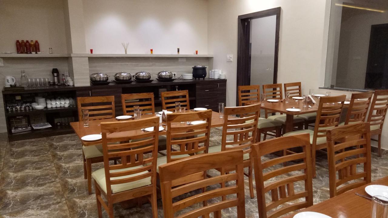 Swati Svasti 3B Hotel Dwarka  Exterior photo
